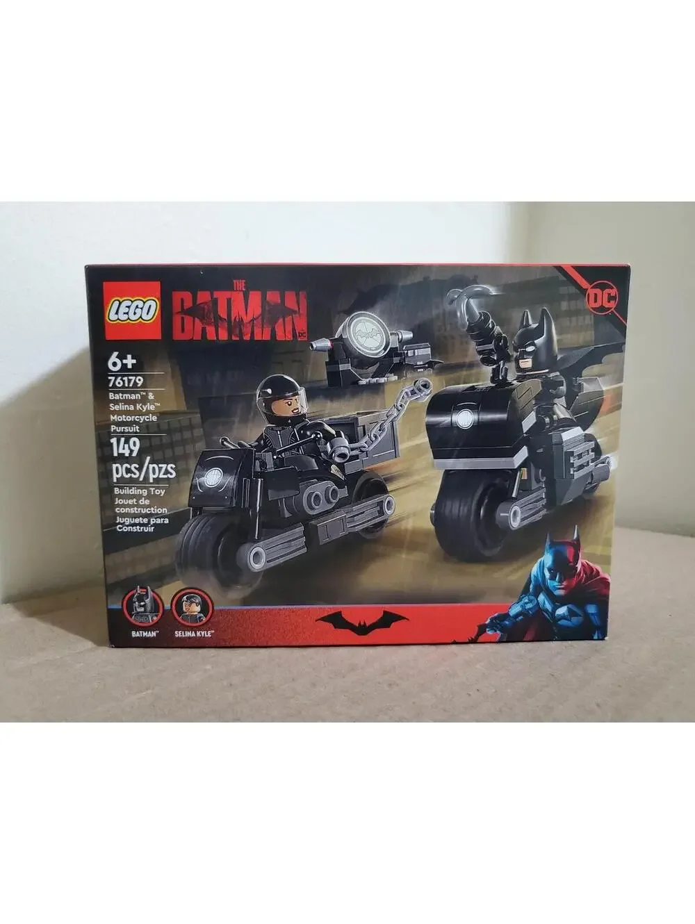 LEGO Super Heroes DC Comics Batman  Selina Kyle Motorcycle Pursui 76179 Building - Picture 2 of 7